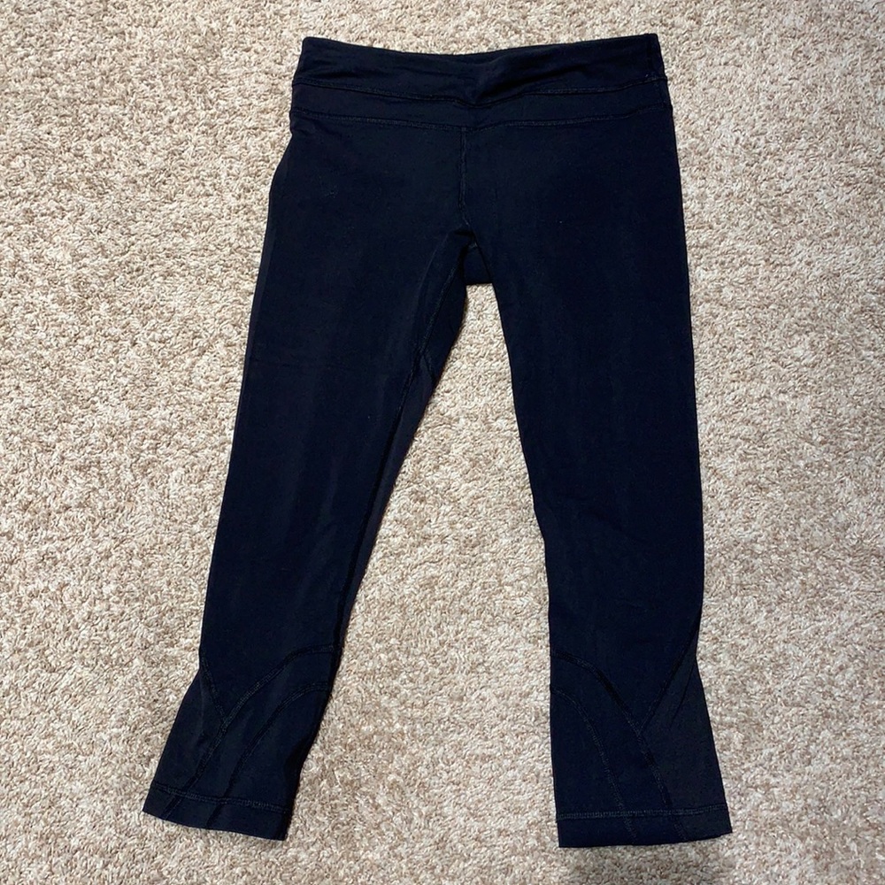Lululemon size 8 running crops